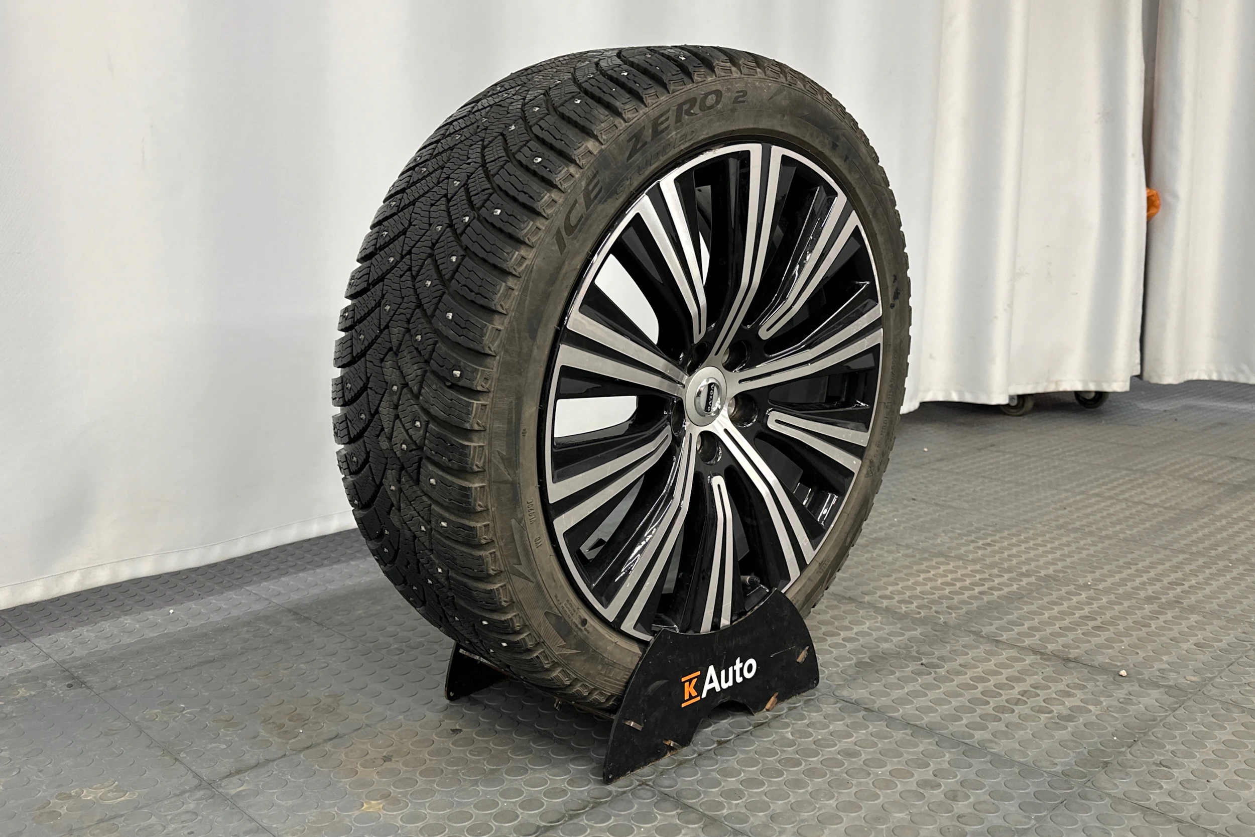 musta Volvo V90 2023 kuva 10.
