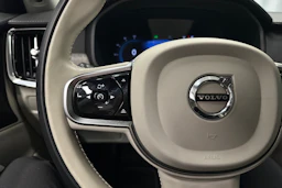 musta Volvo V90 2023 kuva 11.