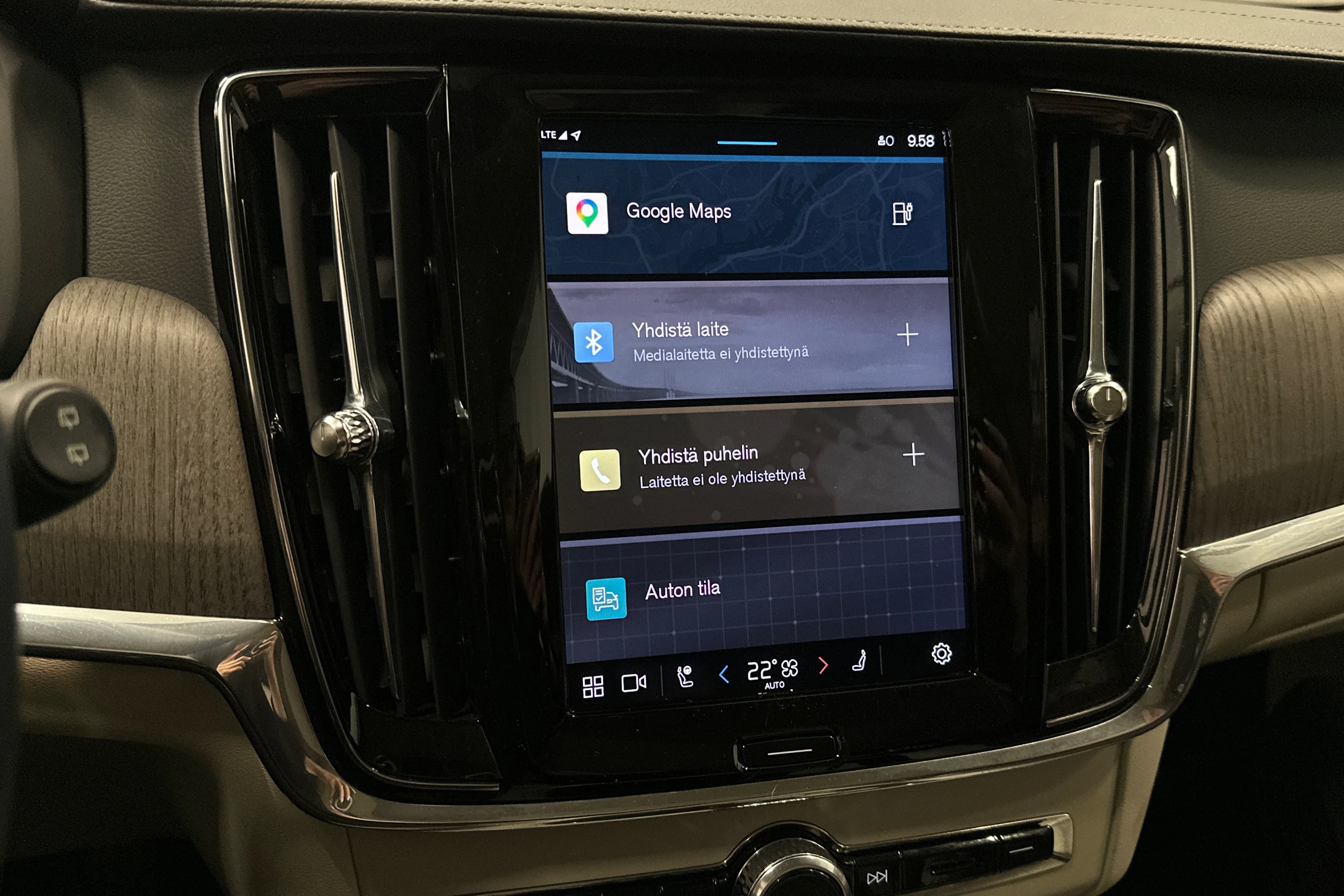 musta Volvo V90 2023 kuva 17.