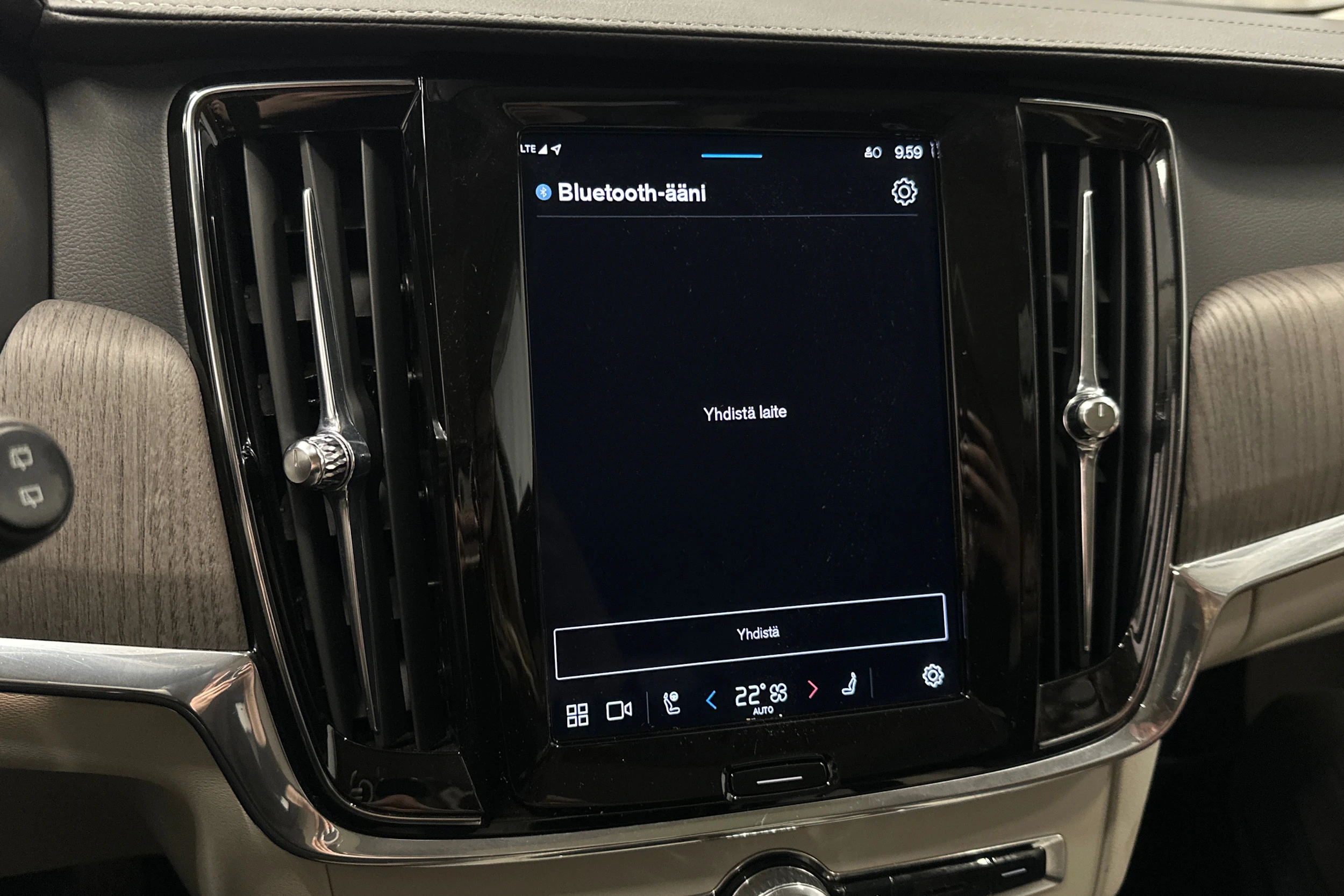musta Volvo V90 2023 kuva 20.