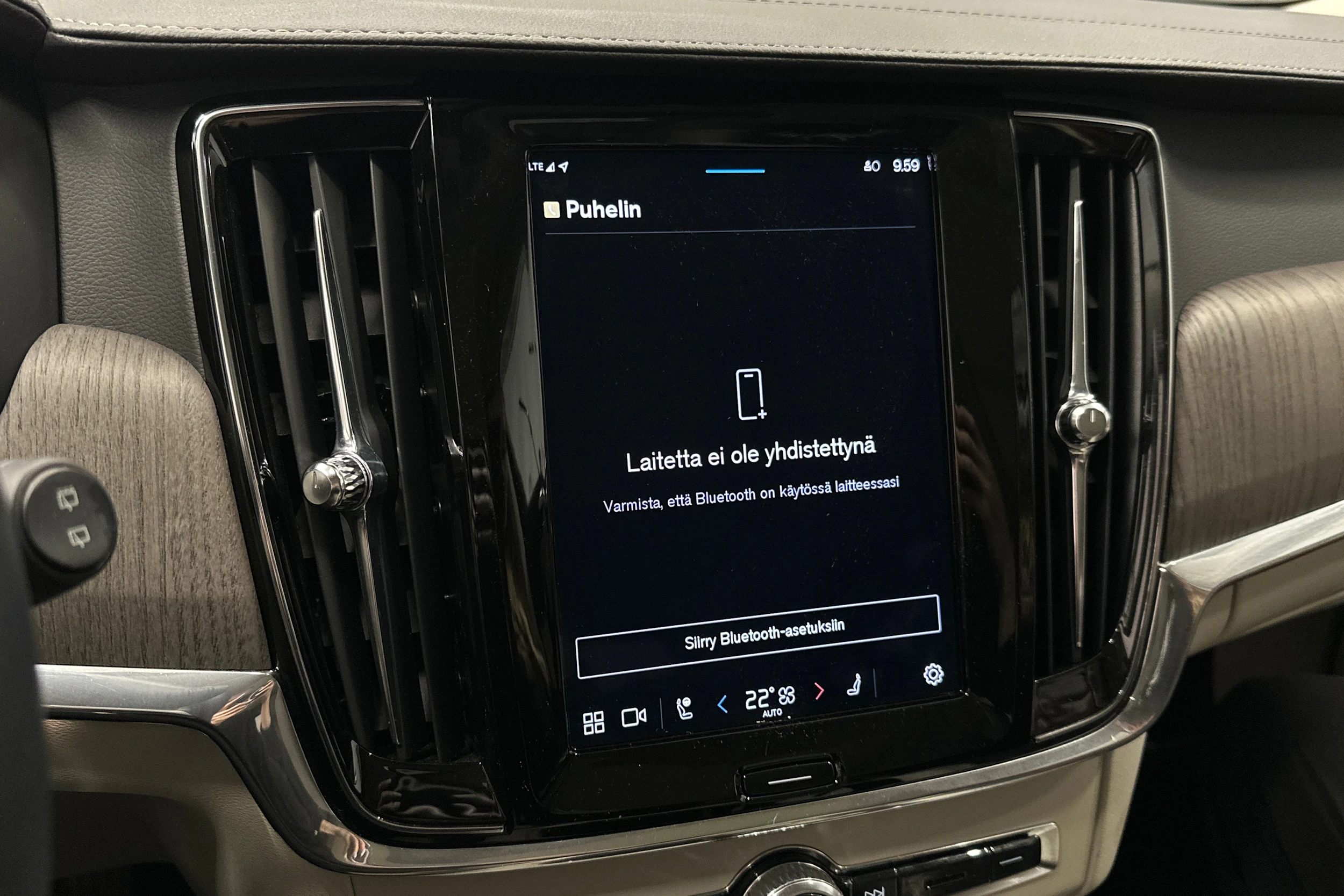 musta Volvo V90 2023 kuva 22.