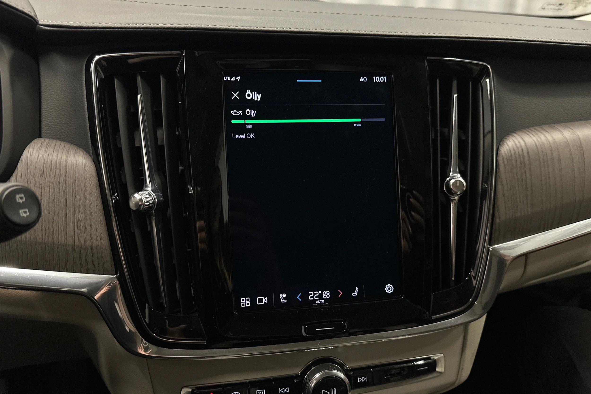 musta Volvo V90 2023 kuva 25.