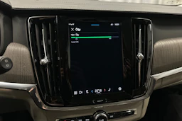 musta Volvo V90 2023 kuva 25.