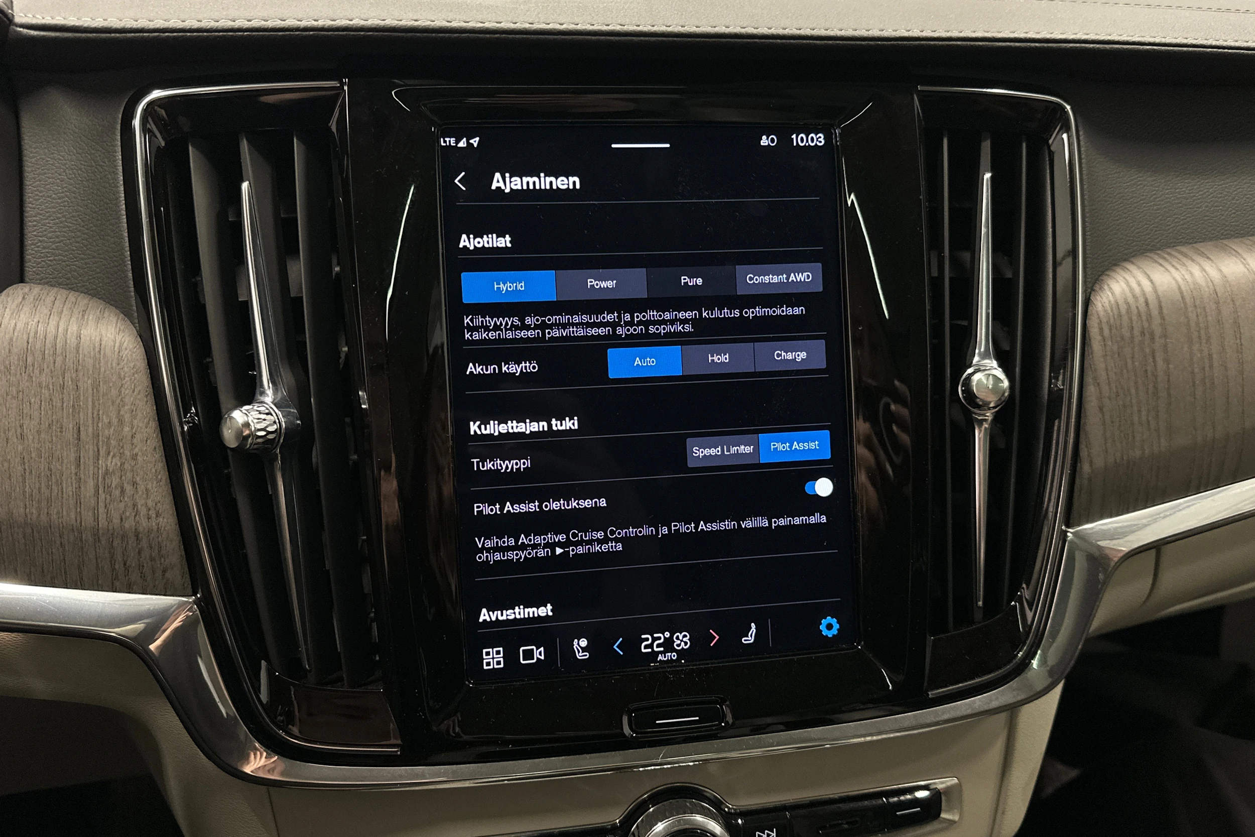 musta Volvo V90 2023 kuva 28.