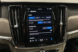 musta Volvo V90 2023 kuva 28.