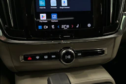 musta Volvo V90 2023 kuva 30.