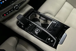 musta Volvo V90 2023 kuva 31.
