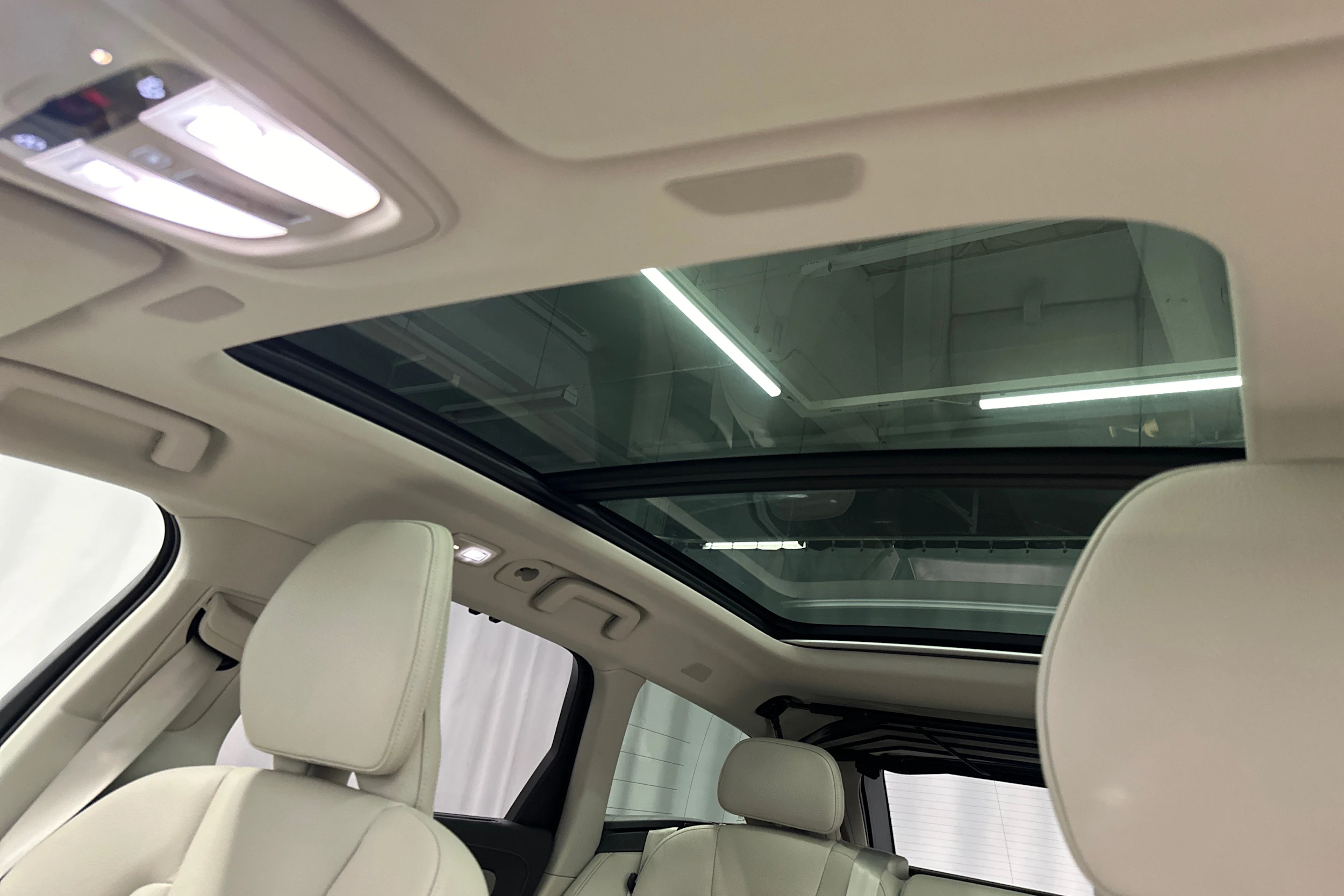 musta Volvo V90 2023 kuva 33.
