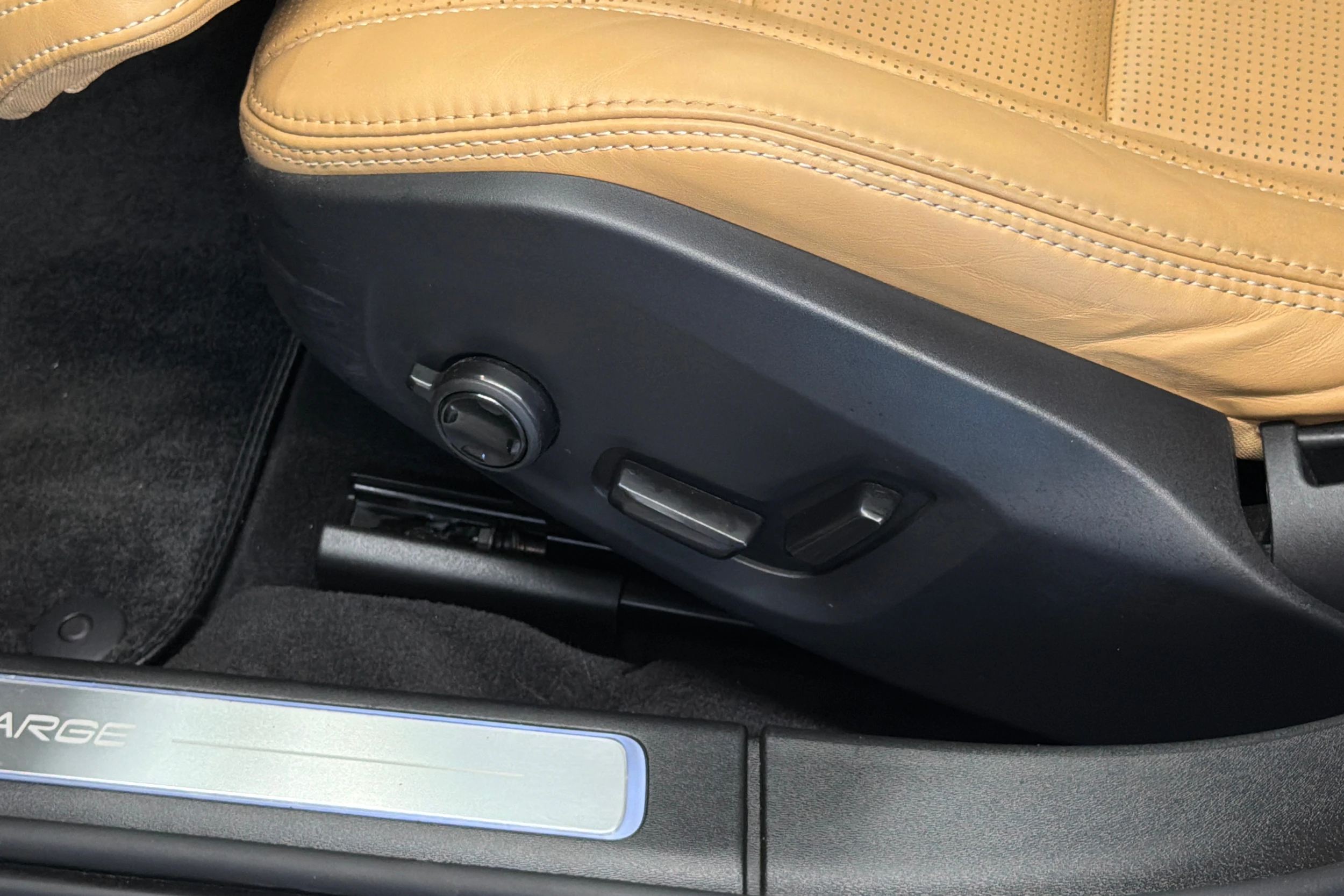 ruskea (beige) Volvo V90 2024 kuva 17.