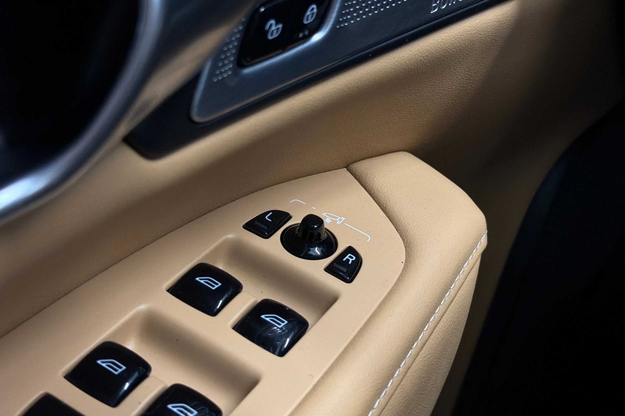 ruskea (beige) Volvo V90 2024 kuva 24.