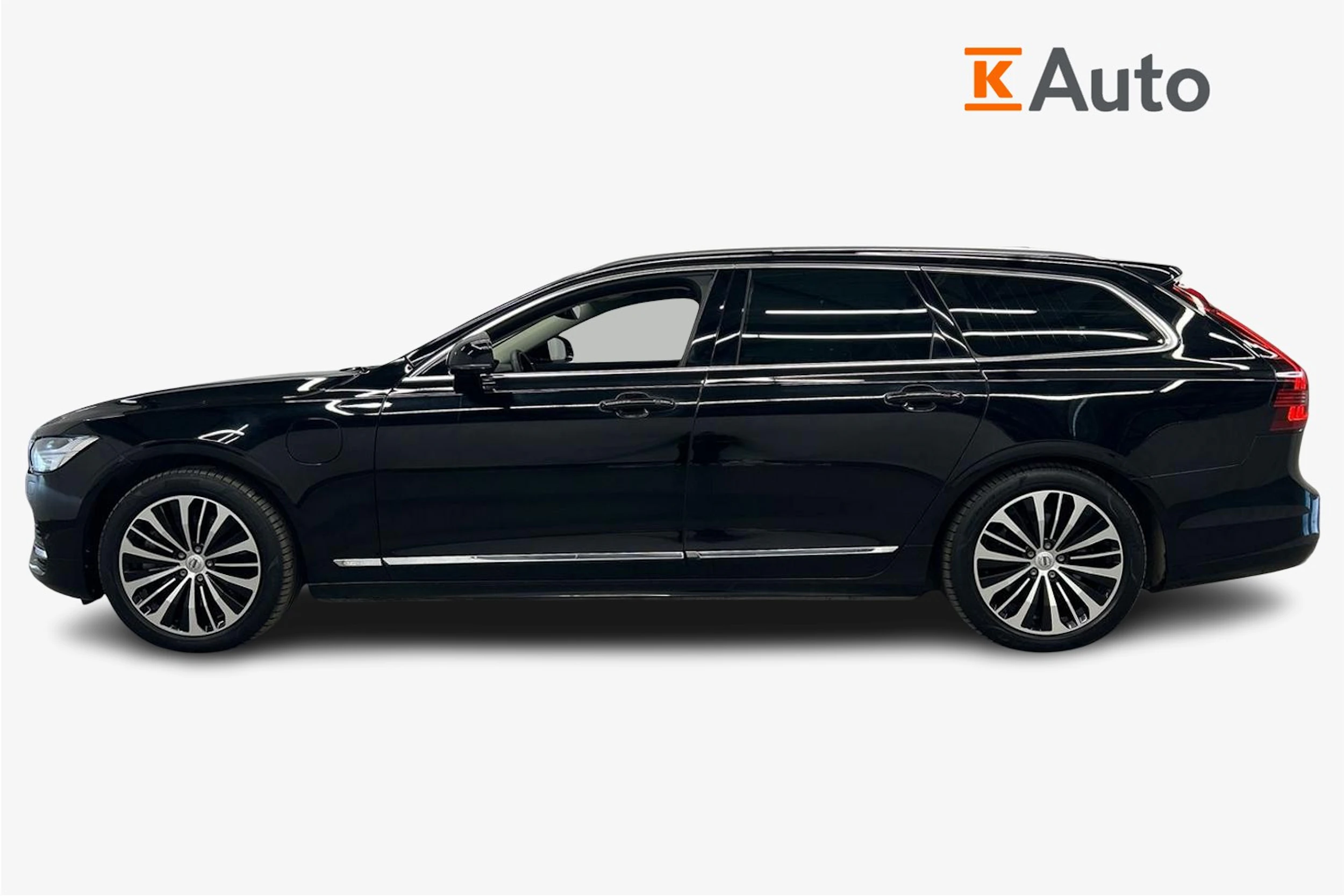 musta Volvo V90 2023 kuva 7.