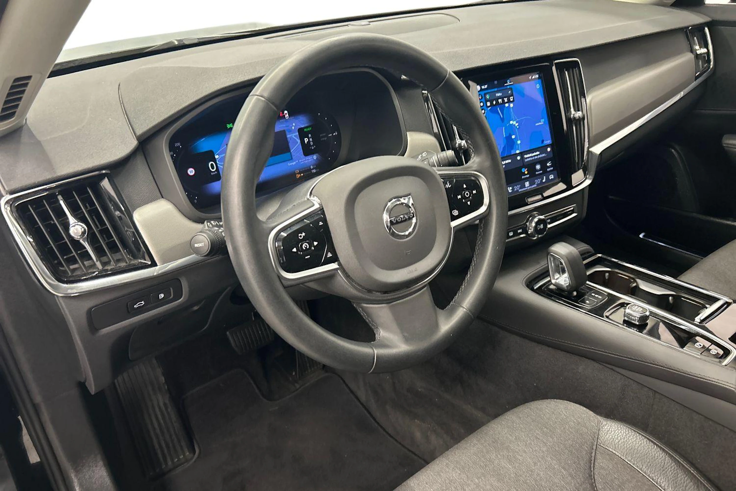 musta Volvo V90 2023 kuva 8.
