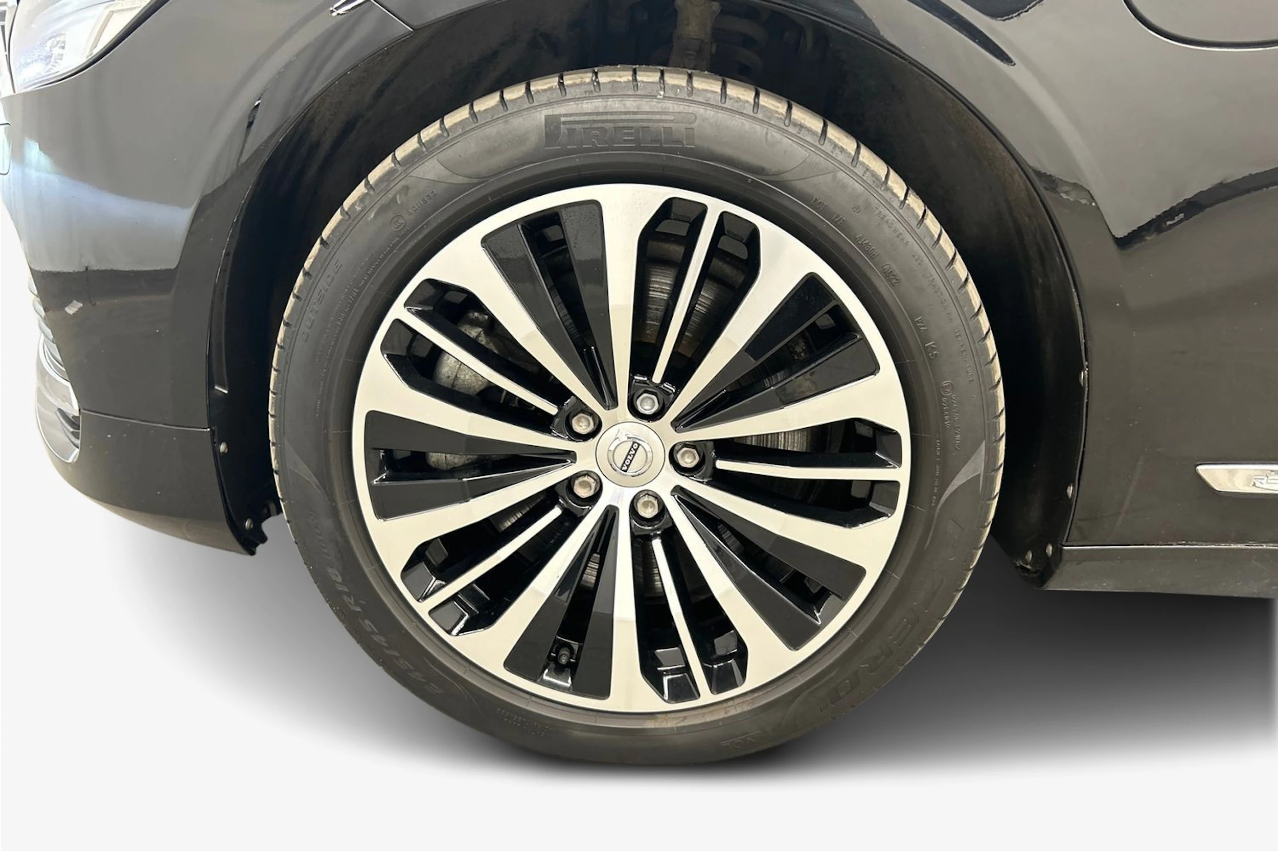 musta Volvo V90 2023 kuva 12.