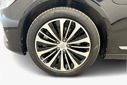 musta Volvo V90 2023 kuva 12.