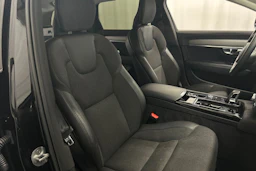 musta Volvo V90 2023 kuva 15.