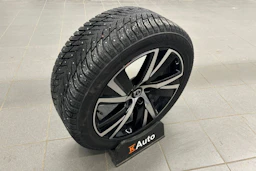 musta Volvo V90 2023 kuva 19.