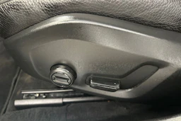 musta Volvo V90 2023 kuva 20.