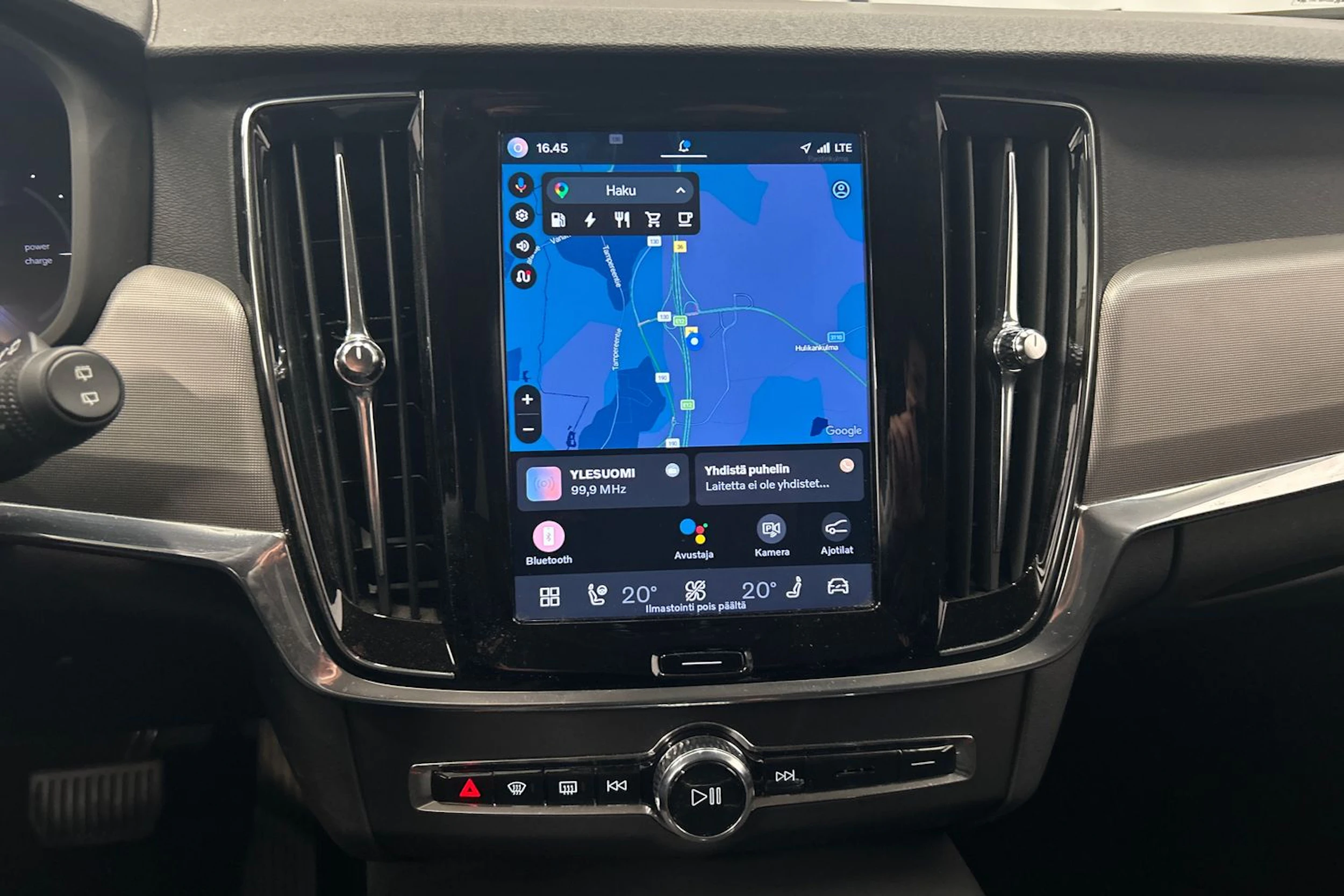 musta Volvo V90 2023 kuva 24.