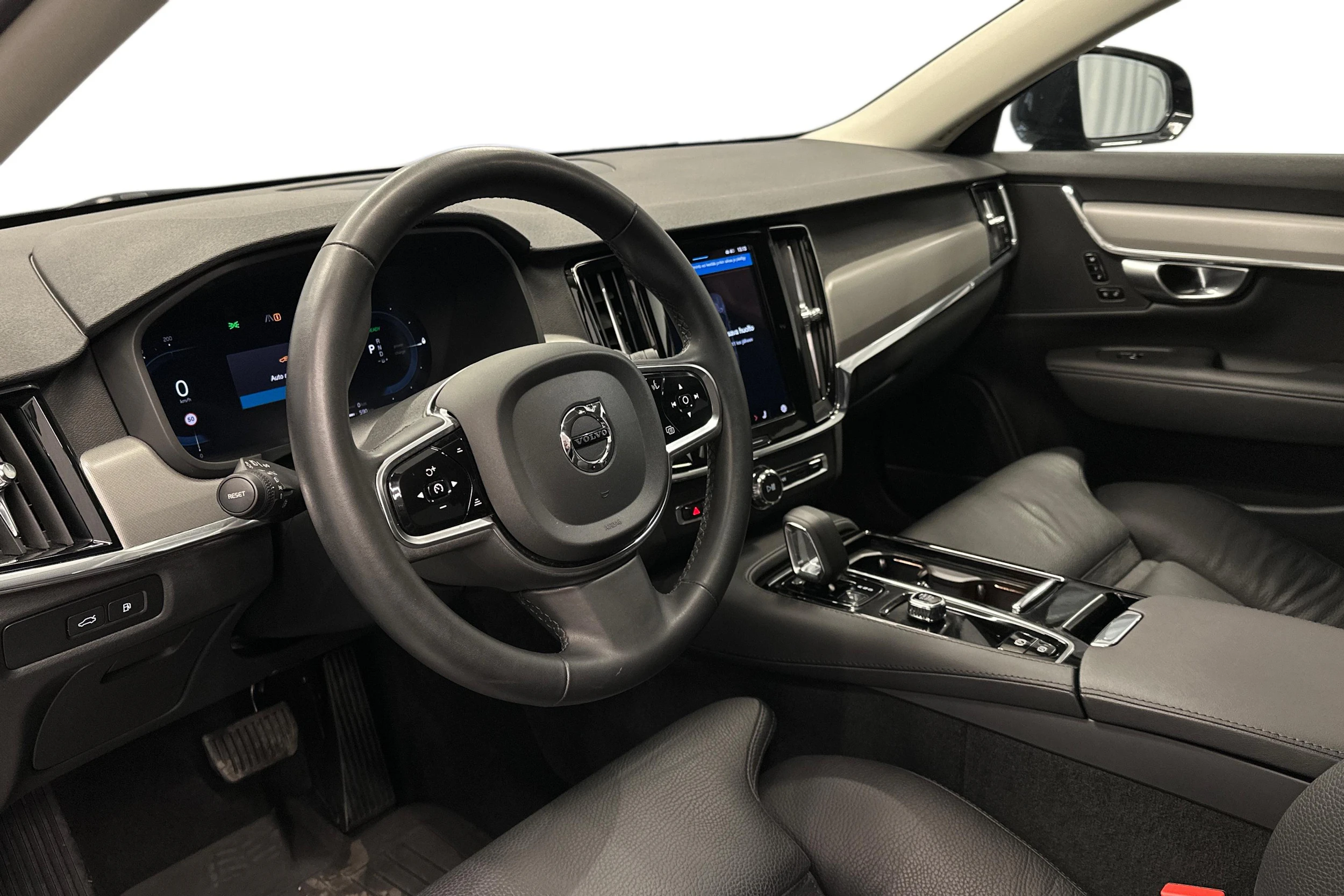 harmaa Volvo V90 2024 kuva 8.