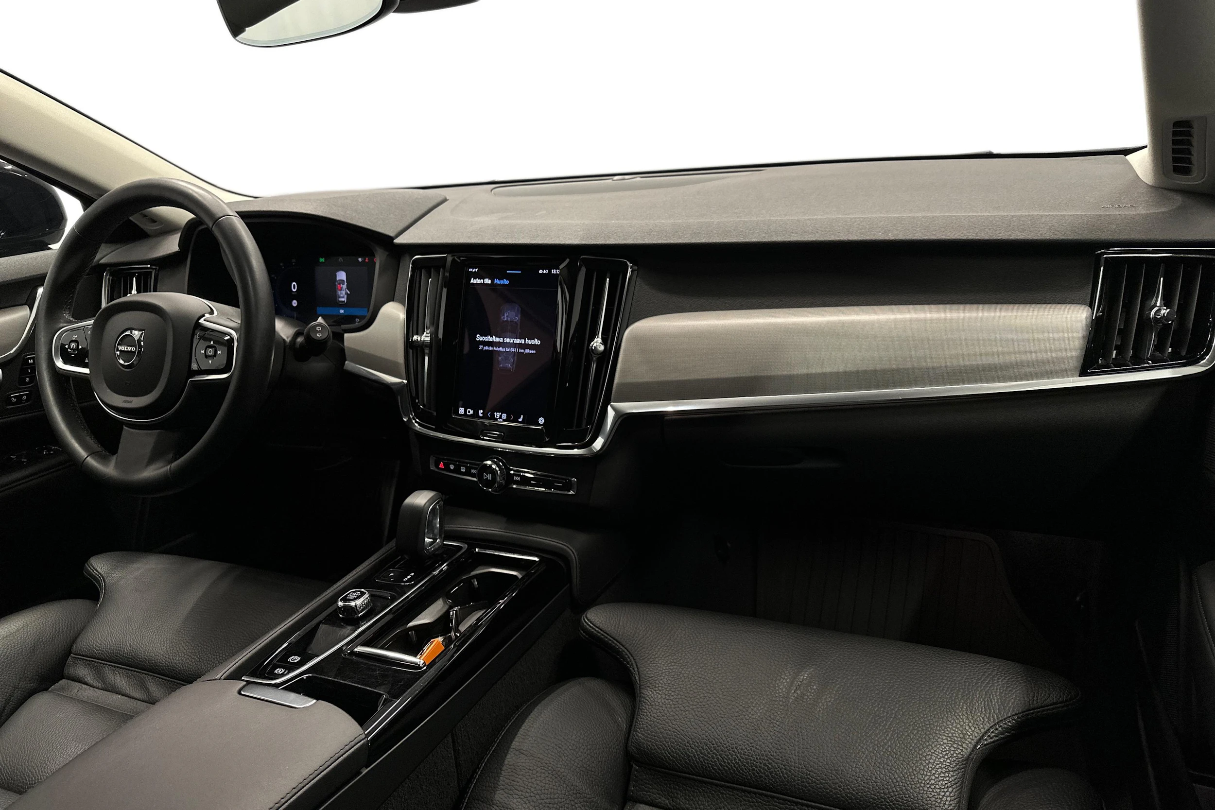 harmaa Volvo V90 2024 kuva 9.
