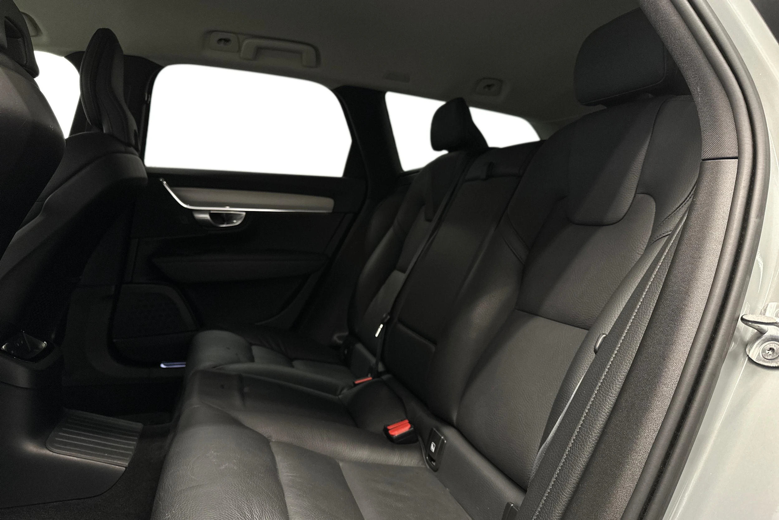 harmaa Volvo V90 2024 kuva 11.