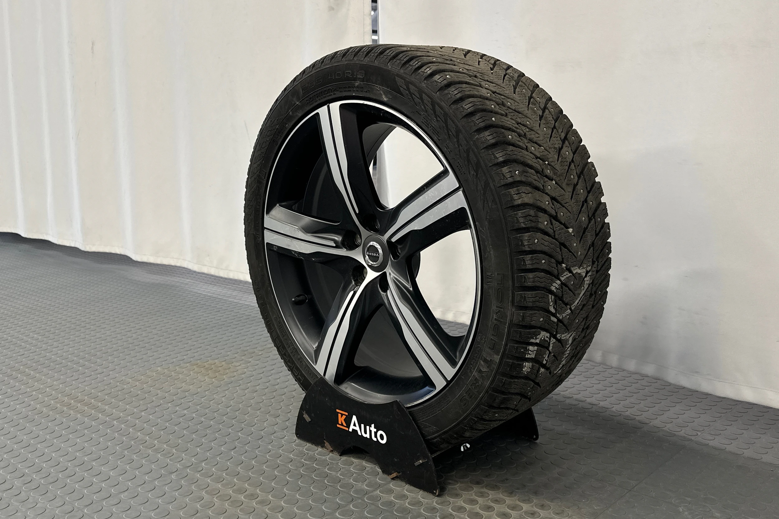 harmaa Volvo V90 2024 kuva 13.