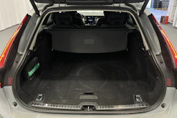 harmaa Volvo V90 2024 kuva 15.