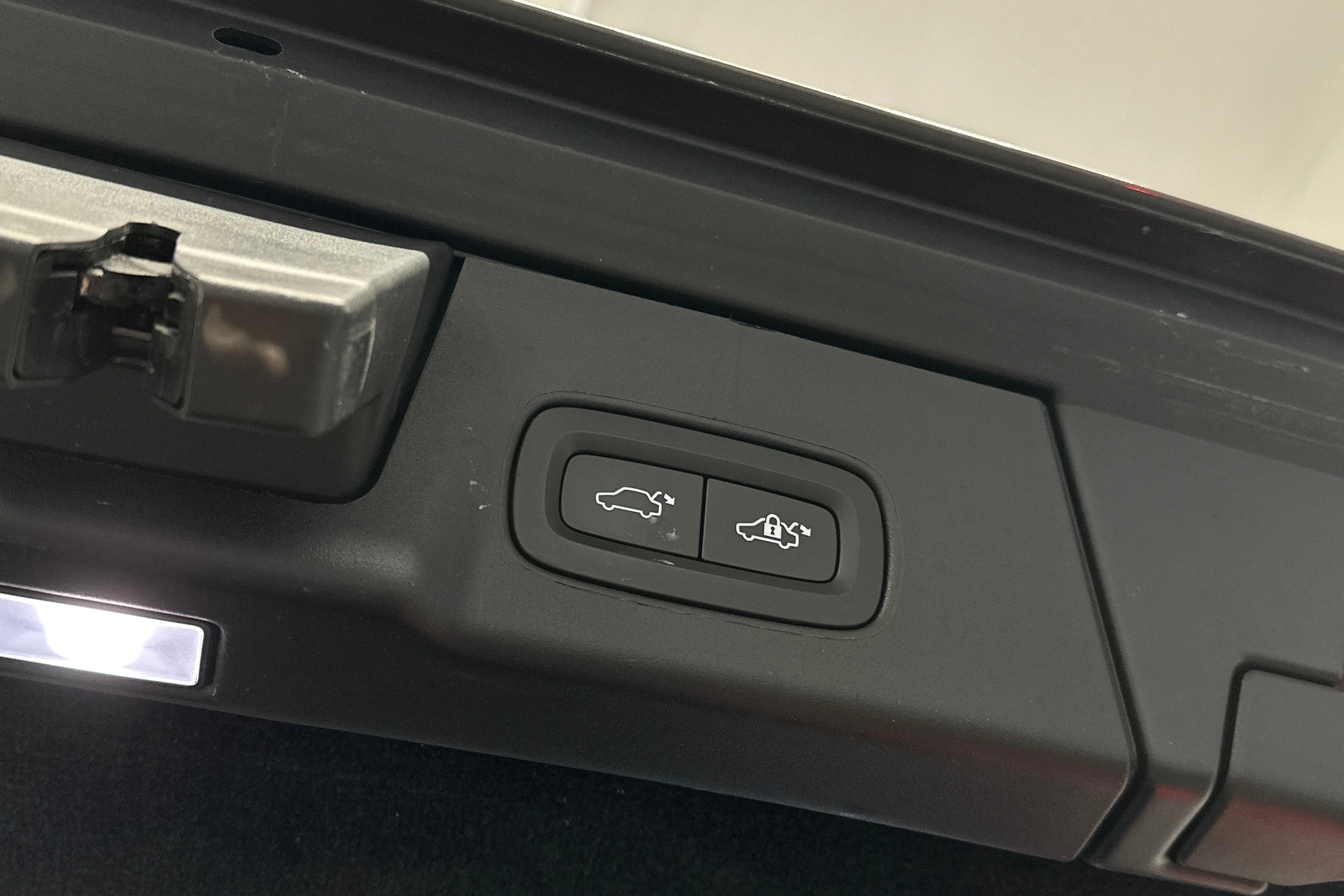 harmaa Volvo V90 2024 kuva 16.