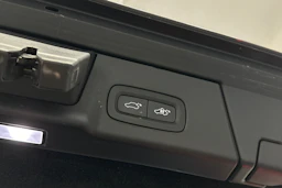 harmaa Volvo V90 2024 kuva 16.