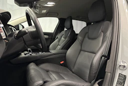 harmaa Volvo V90 2024 kuva 18.