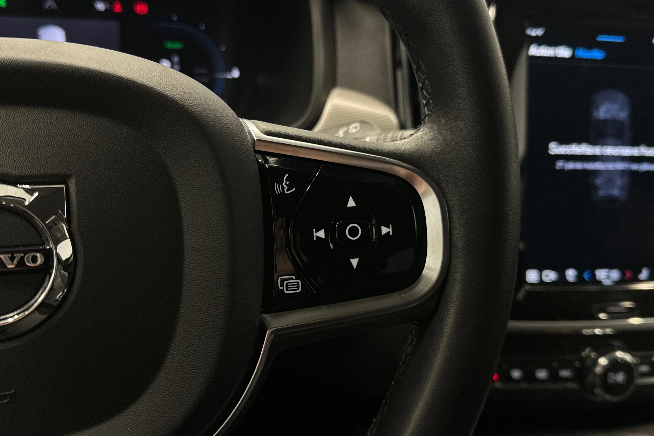 harmaa Volvo V90 2024 kuva 23.