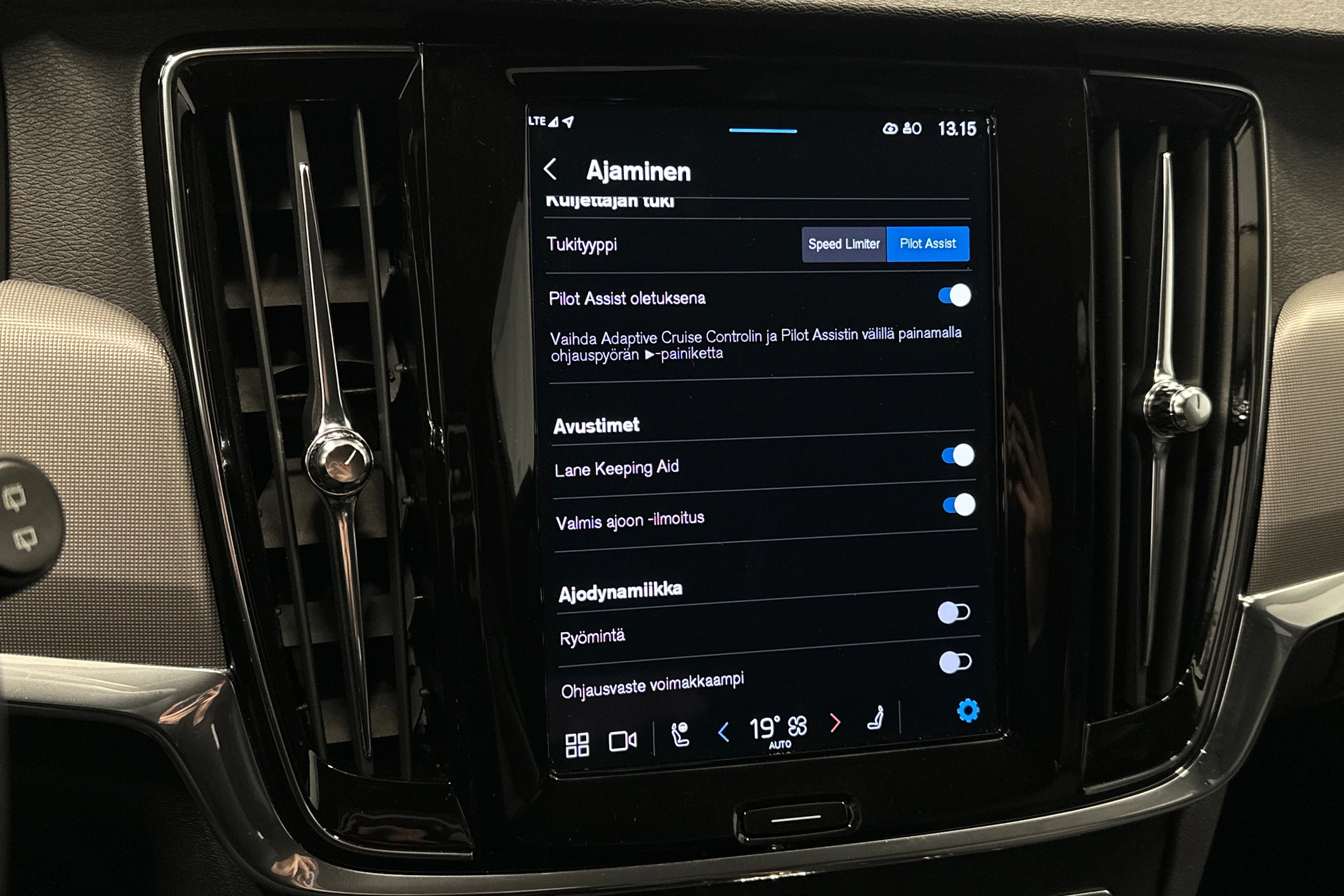 harmaa Volvo V90 2024 kuva 27.