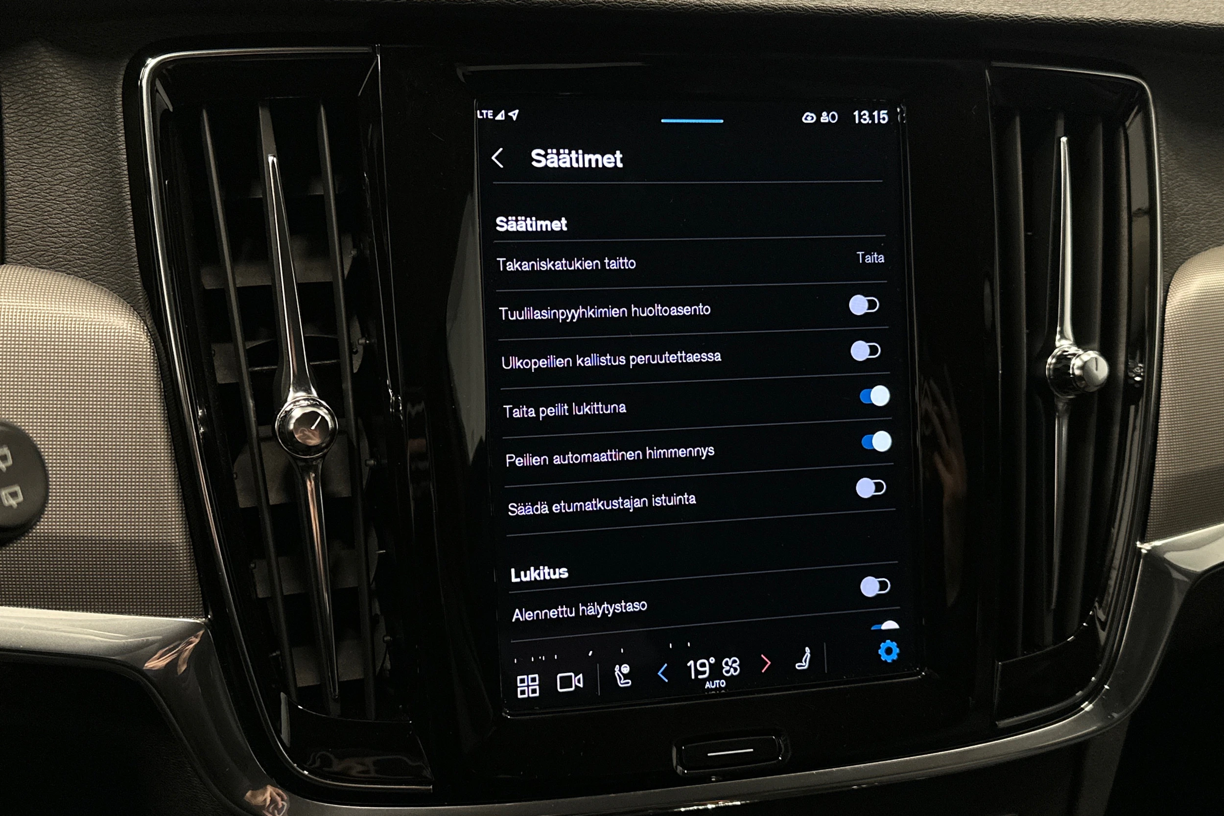 harmaa Volvo V90 2024 kuva 28.