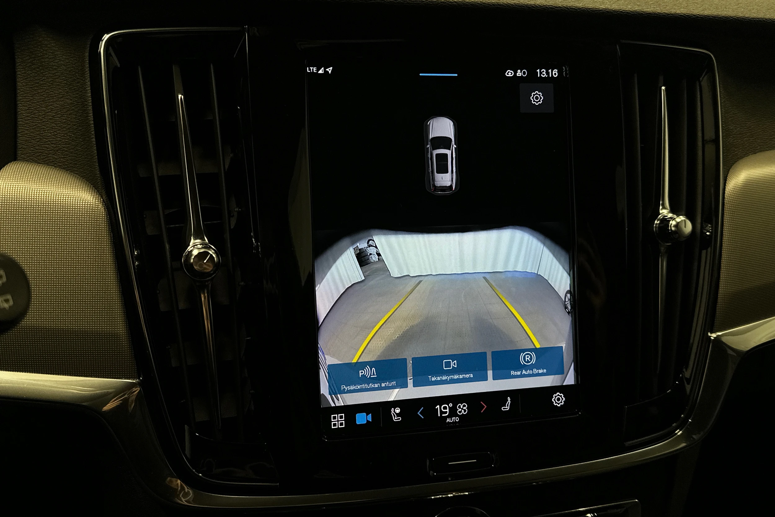 harmaa Volvo V90 2024 kuva 32.