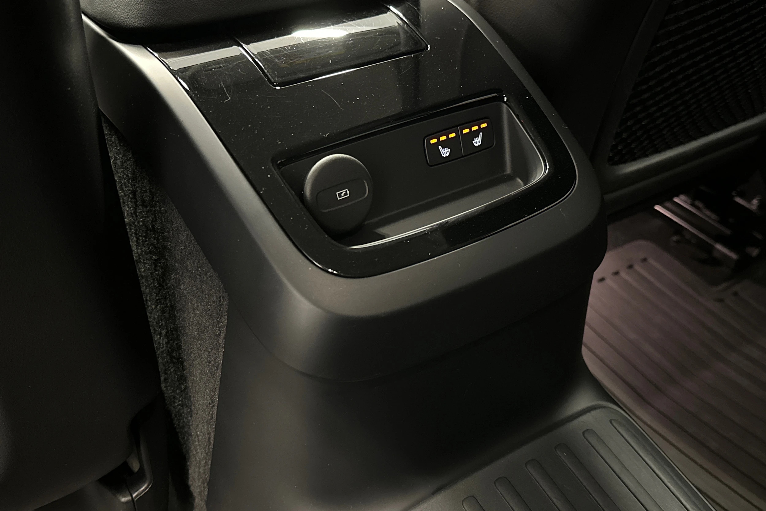 harmaa Volvo V90 2024 kuva 35.