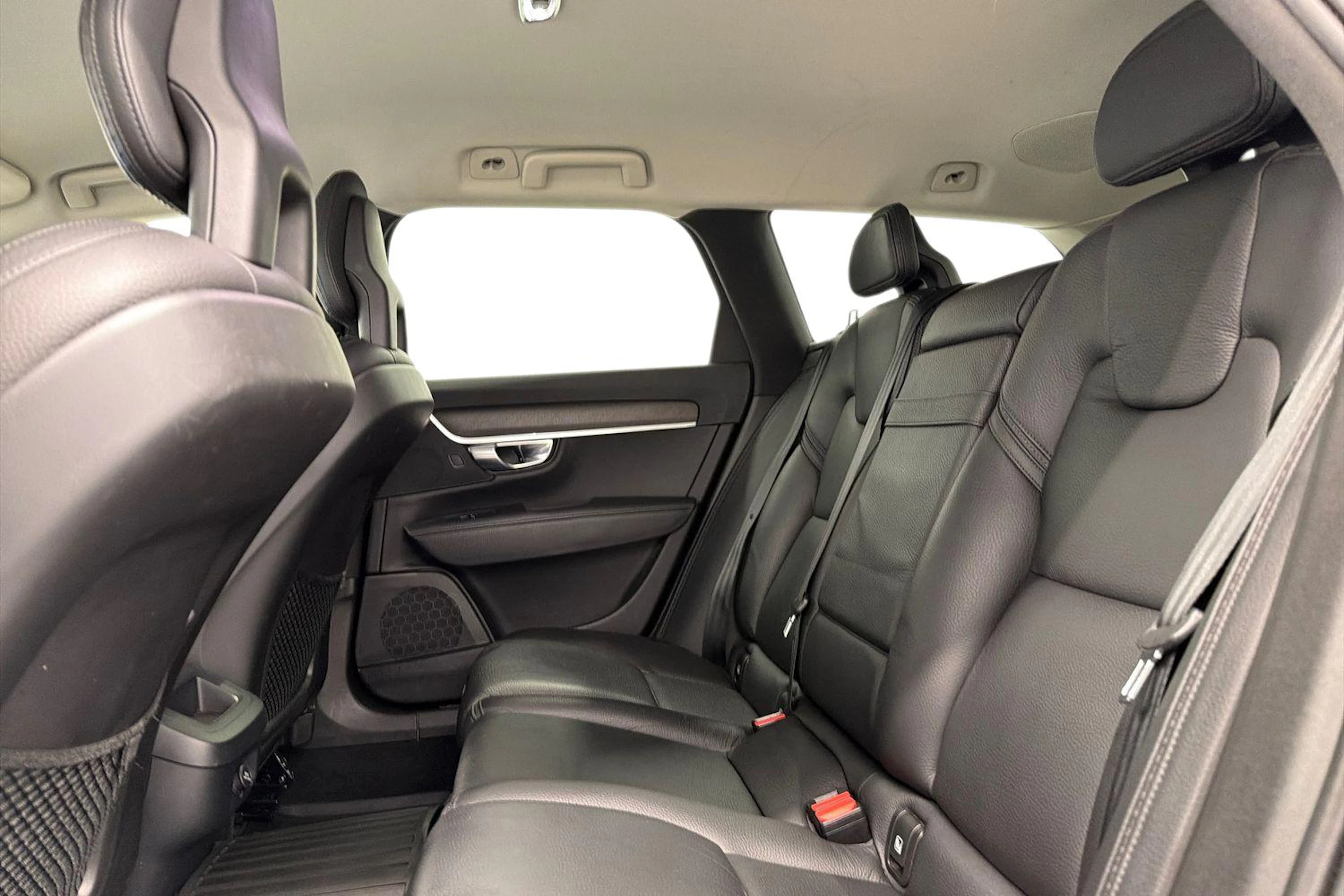 musta Volvo V90 Cross Country 2017 kuva 8.