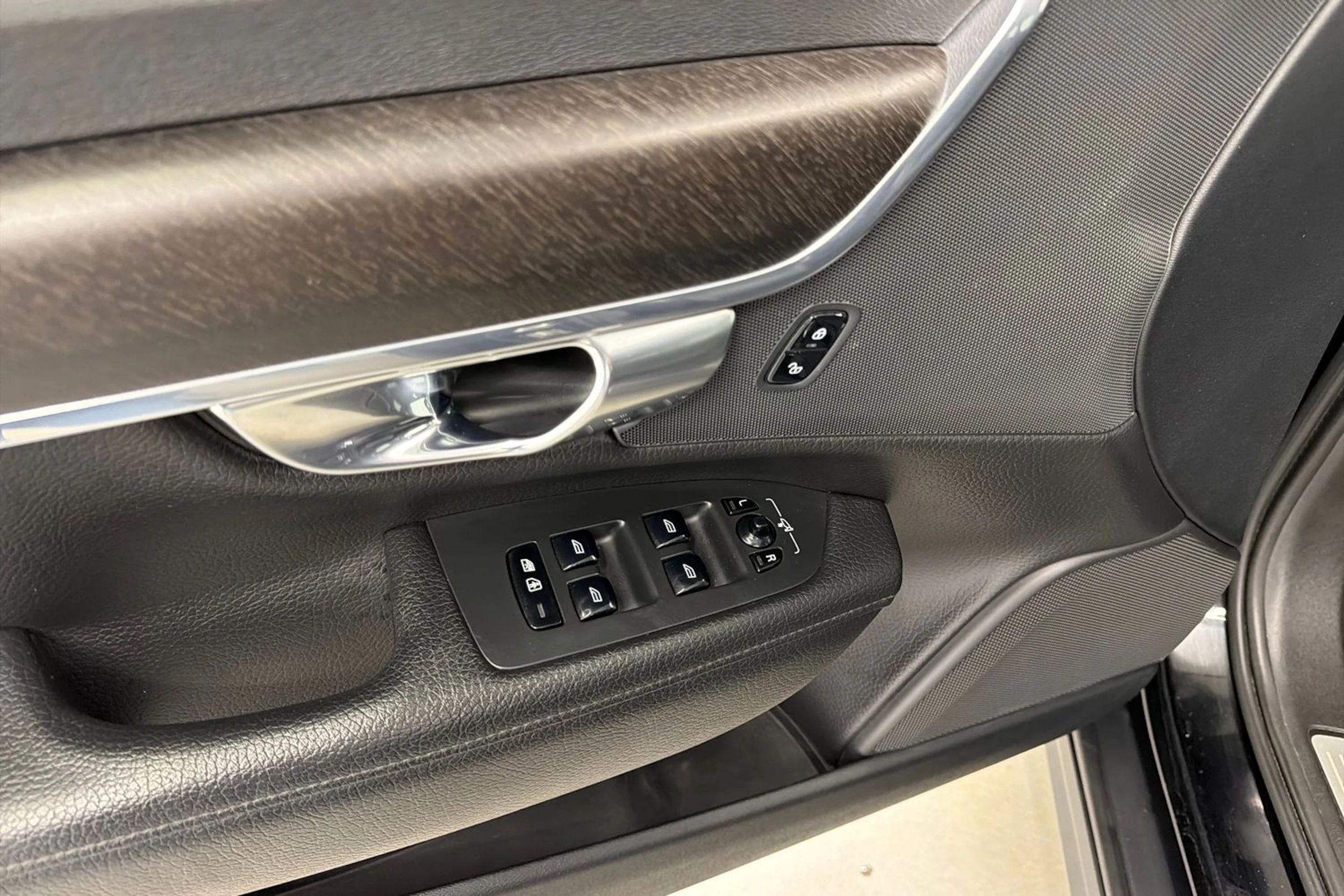 musta Volvo V90 Cross Country 2017 kuva 12.