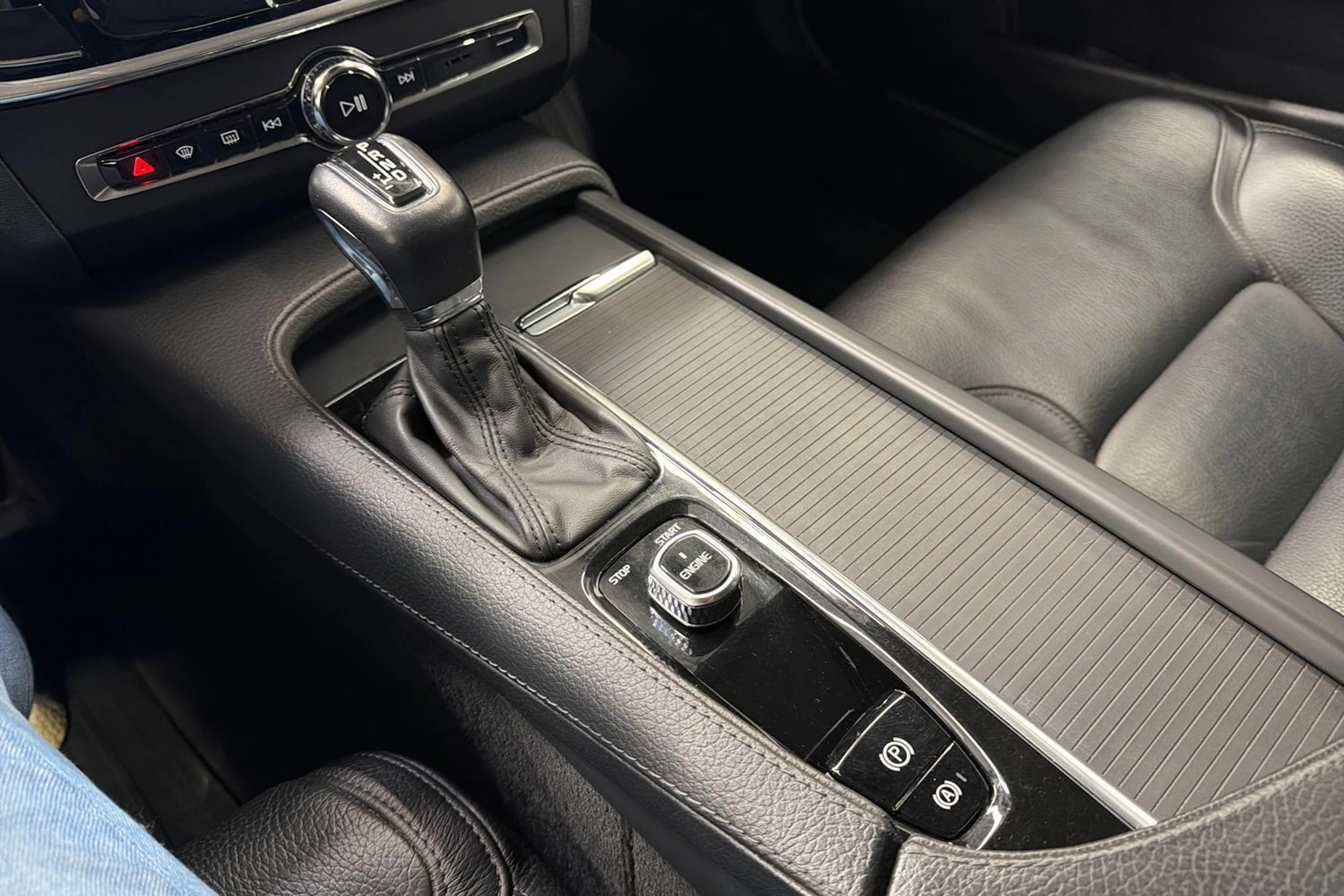 musta Volvo V90 Cross Country 2017 kuva 19.