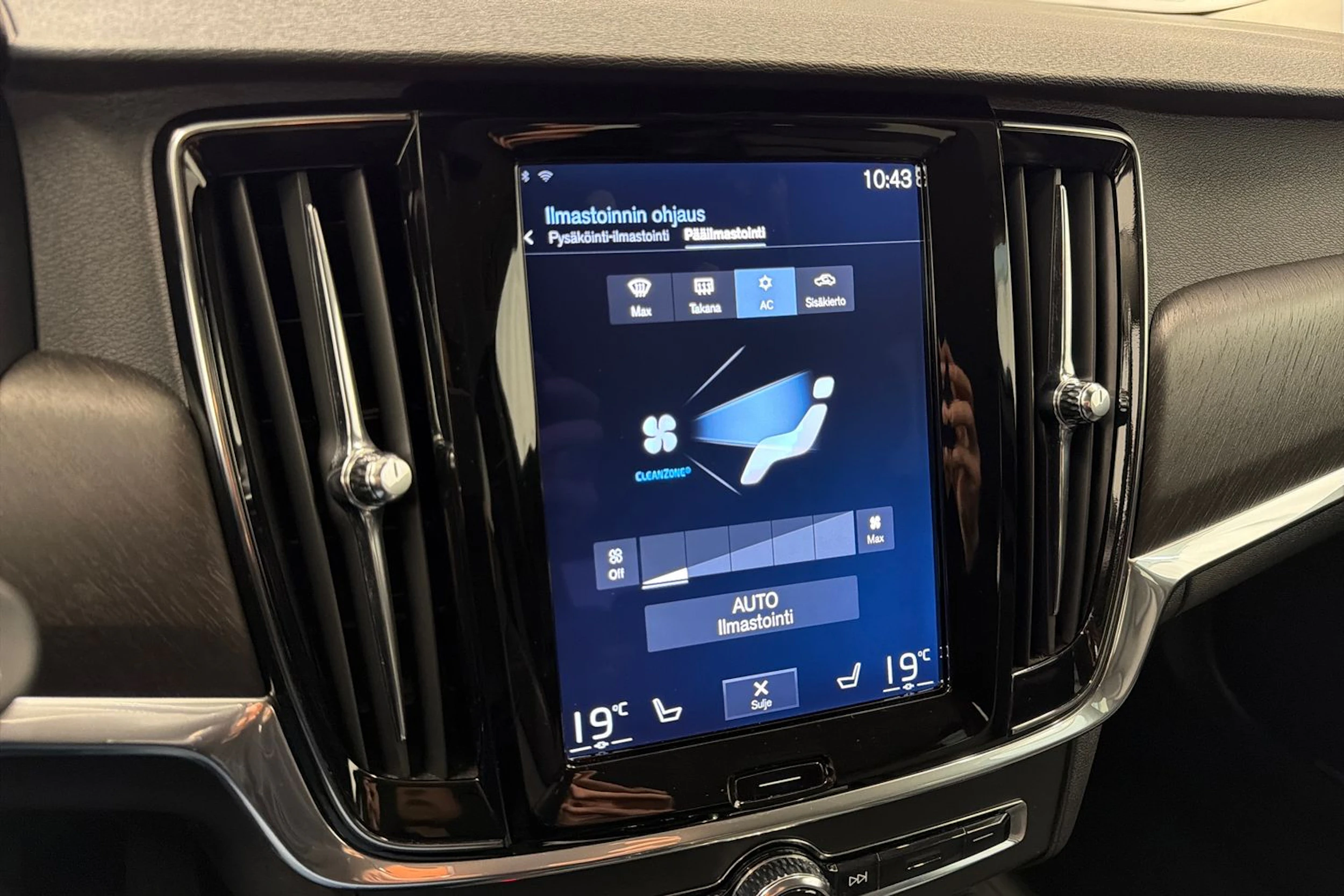 musta Volvo V90 Cross Country 2017 kuva 21.