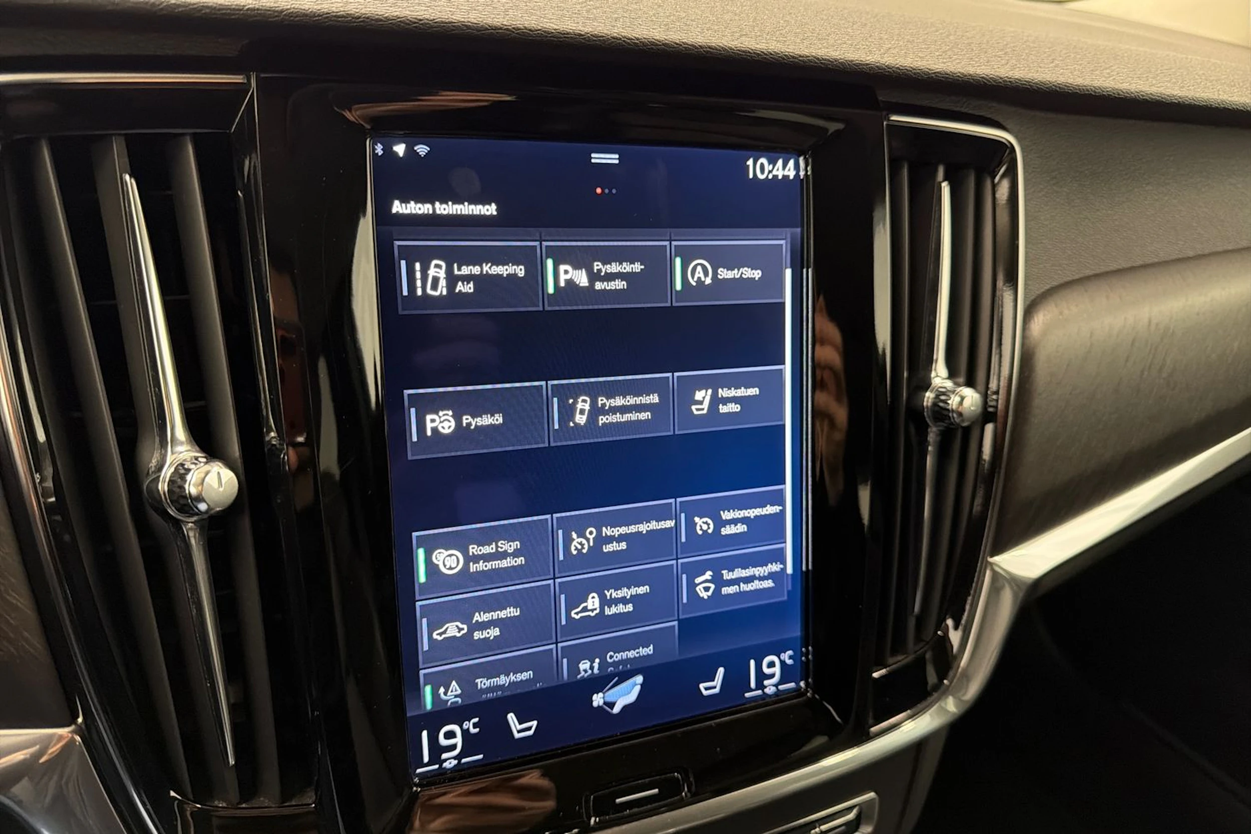 musta Volvo V90 Cross Country 2017 kuva 25.