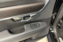 musta Volvo V90 Cross Country 2017 kuva 26.