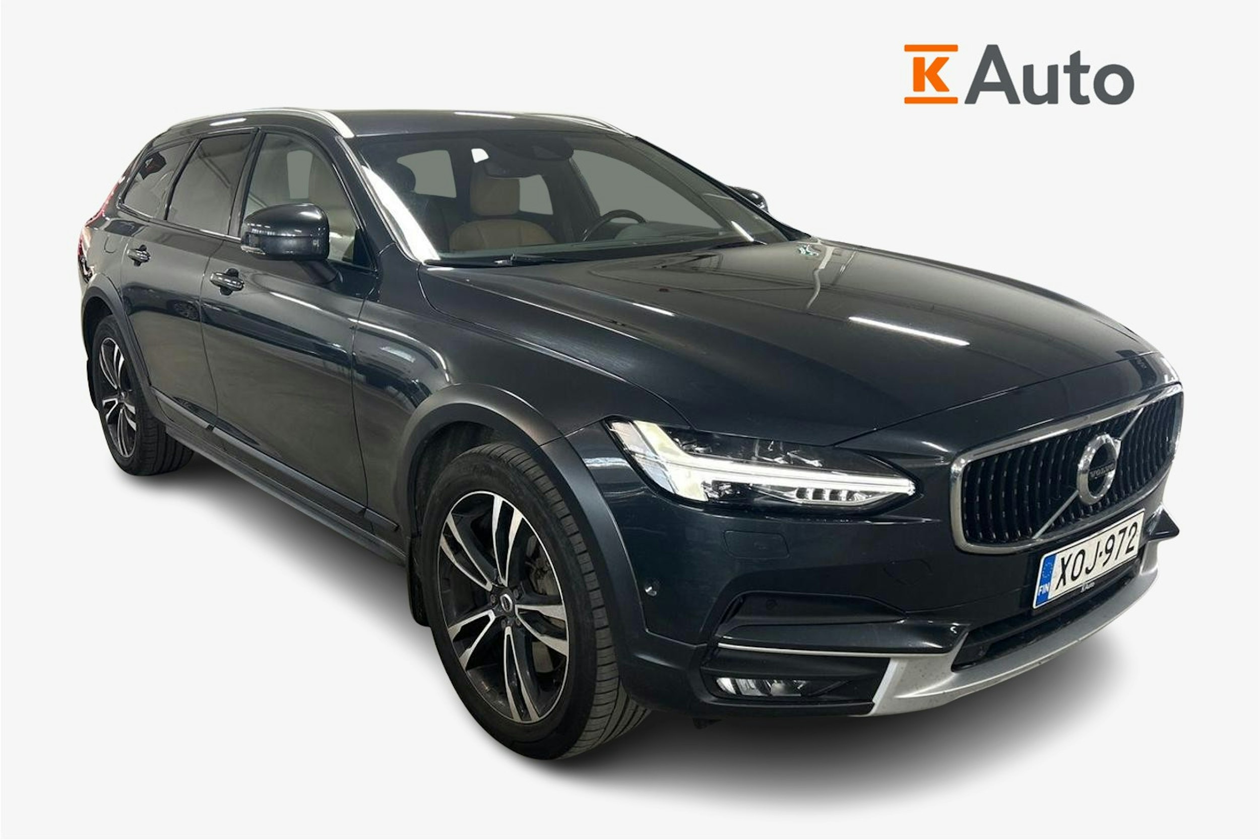 Harmaa Volvo V90 Cross Country 2017 kuva 1.