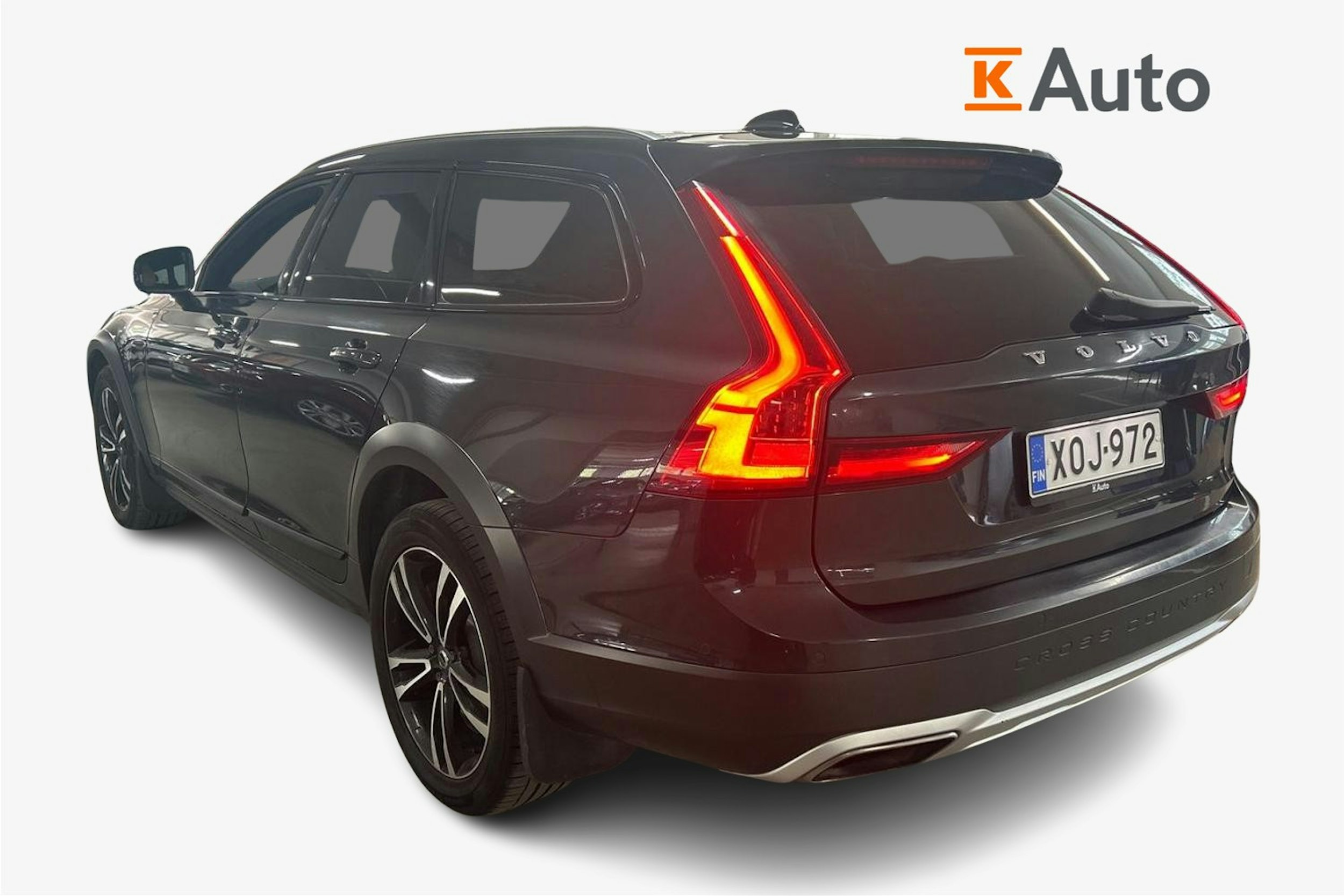 Harmaa Volvo V90 Cross Country 2017 kuva 2.