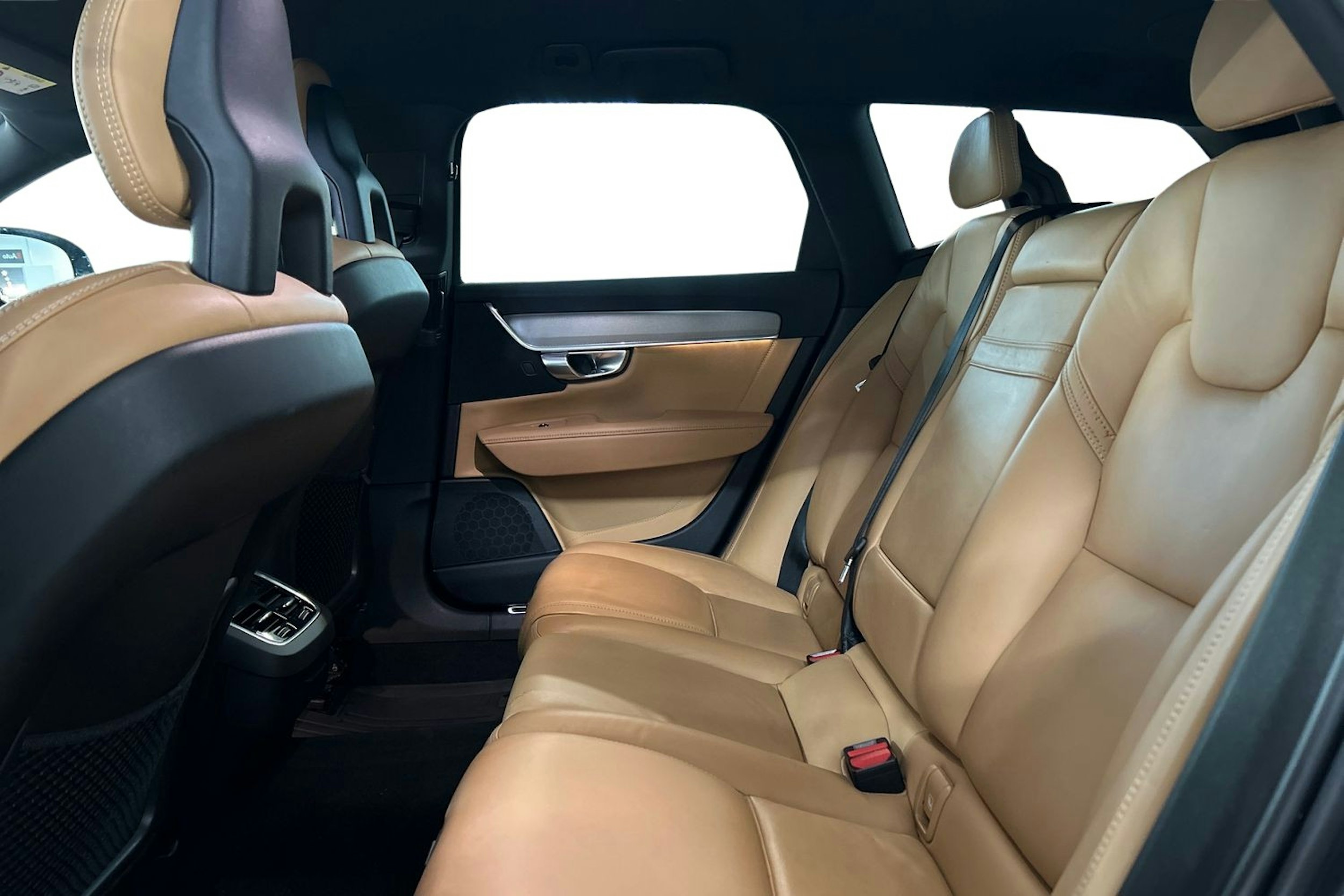 Harmaa Volvo V90 Cross Country 2017 kuva 10.