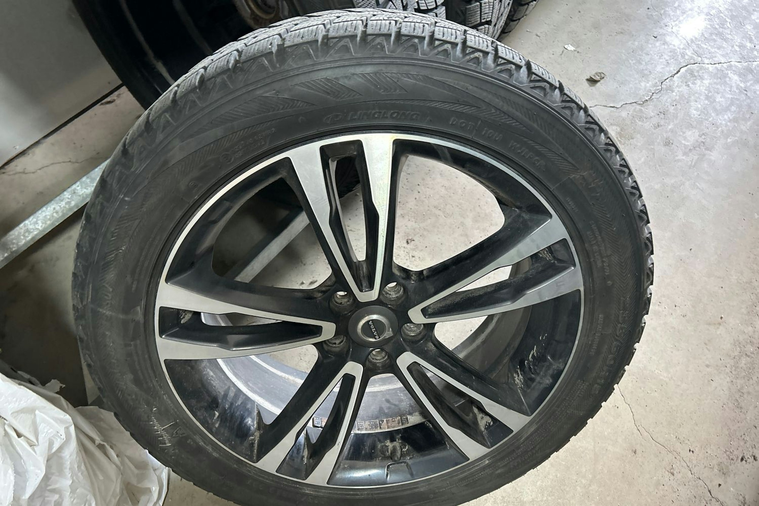 Harmaa Volvo V90 Cross Country 2017 kuva 13.