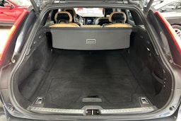 Harmaa Volvo V90 Cross Country 2017 kuva 14.