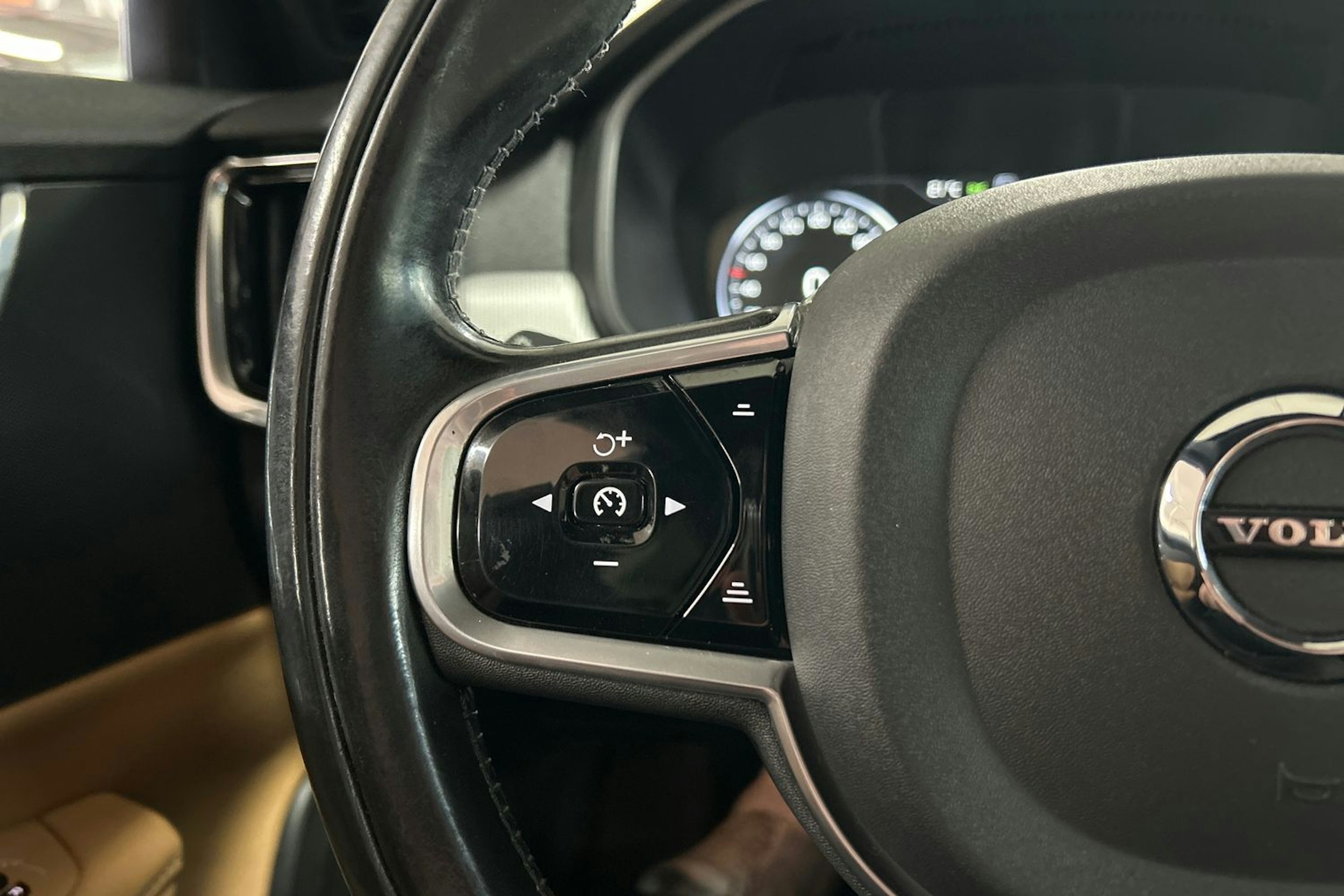 Harmaa Volvo V90 Cross Country 2017 kuva 17.
