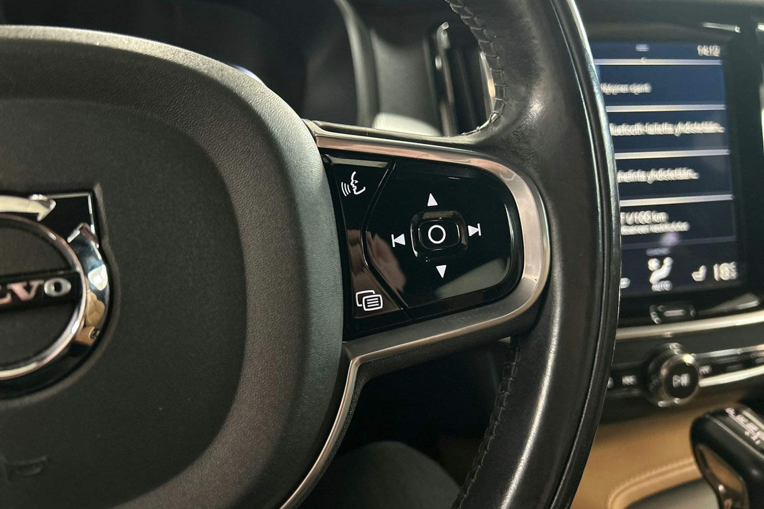 Harmaa Volvo V90 Cross Country 2017 kuva 18.
