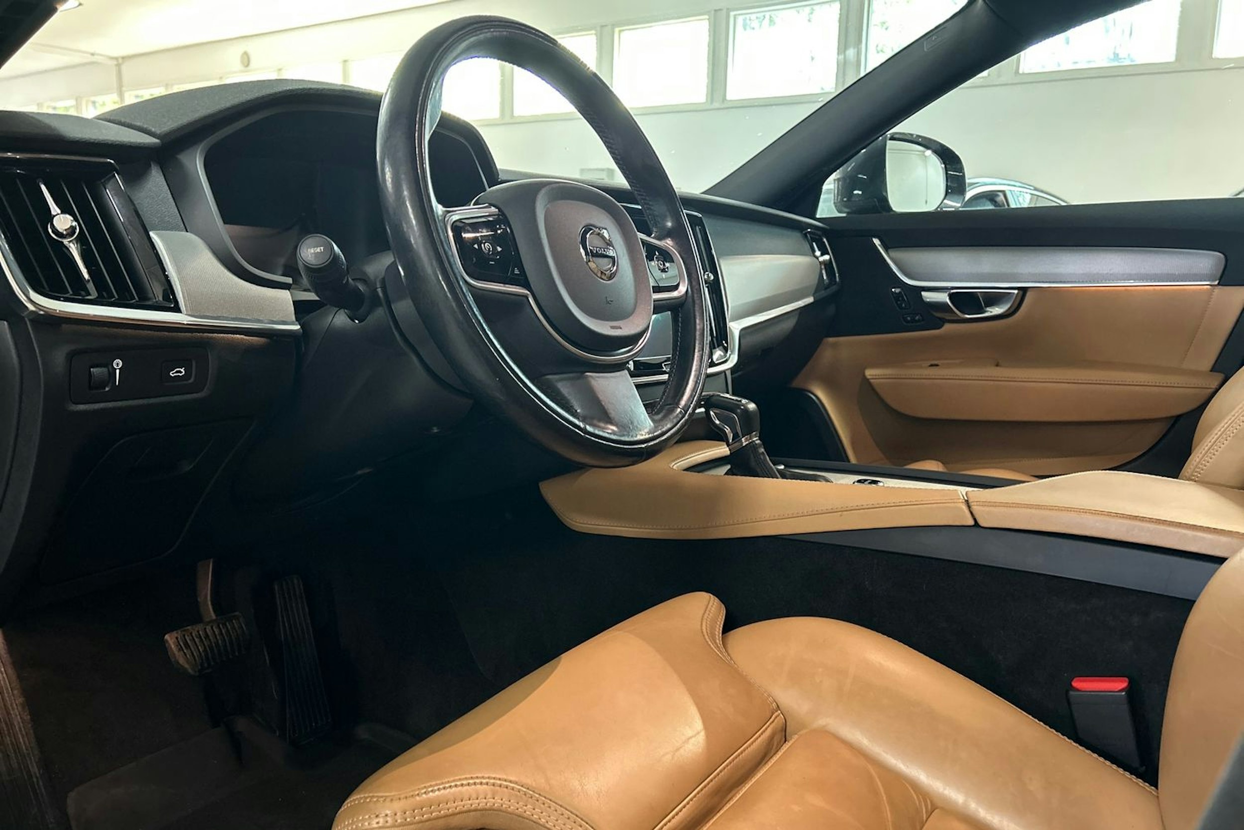Harmaa Volvo V90 Cross Country 2017 kuva 28.