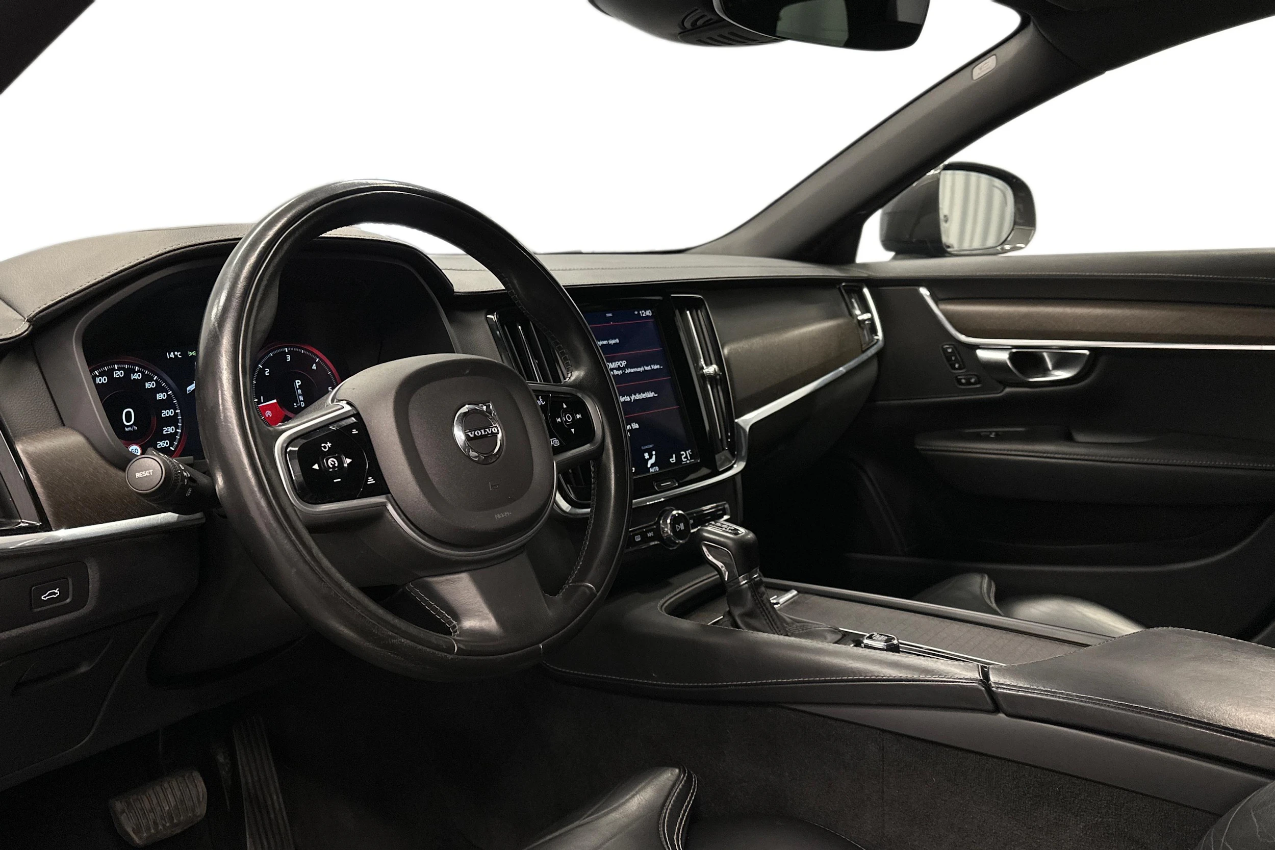 harmaa Volvo V90 Cross Country 2018 kuva 8.